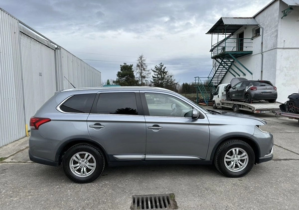 Mitsubishi Outlander cena 47700 przebieg: 67000, rok produkcji 2016 z Nysa małe 742